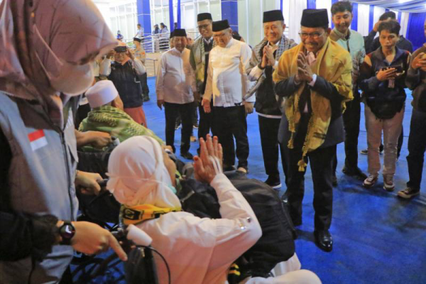 Walikota Sambut Kepulangan 391 Jamaah Haji Kota Tangerang 